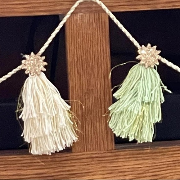 NWT opalhouse jungalow tassel star horizontal garland 72” Christmas - Picture 4 of 5